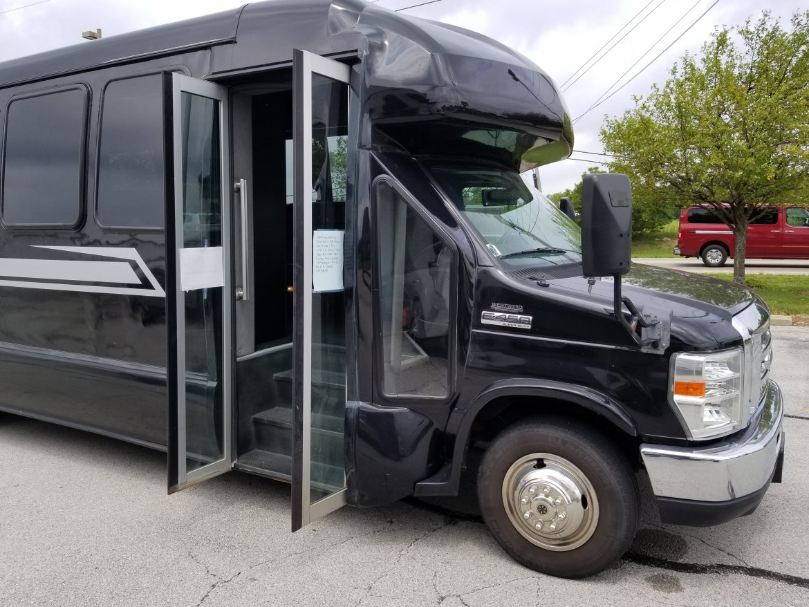 Photo of Limo Bus for sale: 2009 Ford E450 by Westwind Coachworks