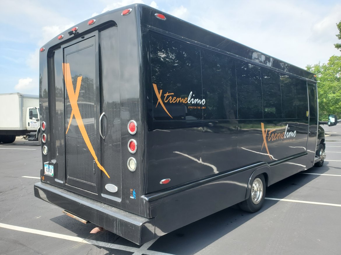 Limo Bus for Sale in Columbus, OH - Photo 5