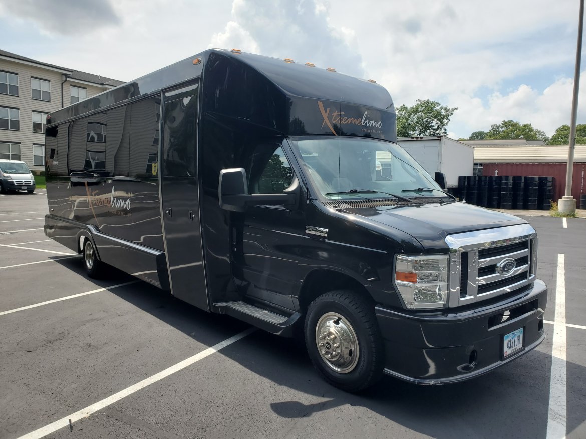 Limo Bus for Sale in Columbus, OH - Photo 7