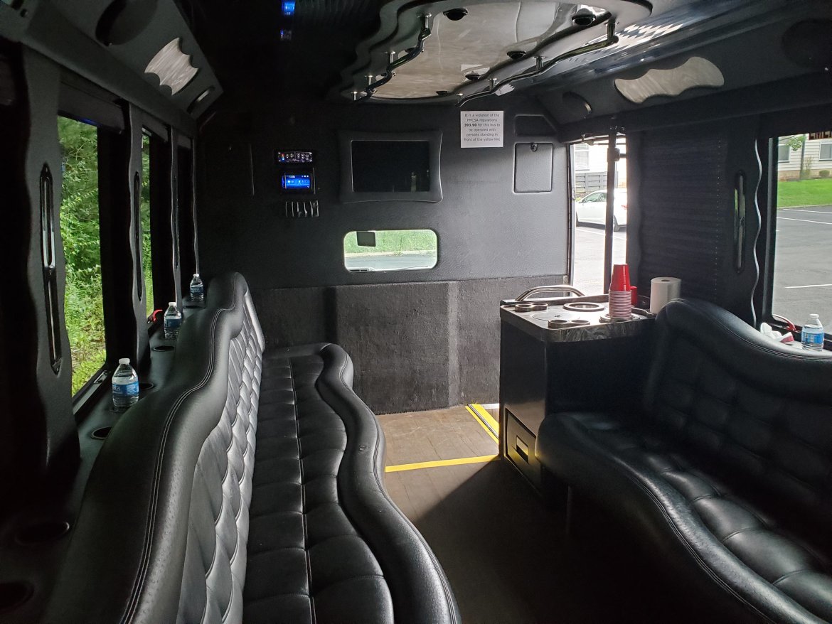 Limo Bus for Sale in Columbus, OH - Photo 11
