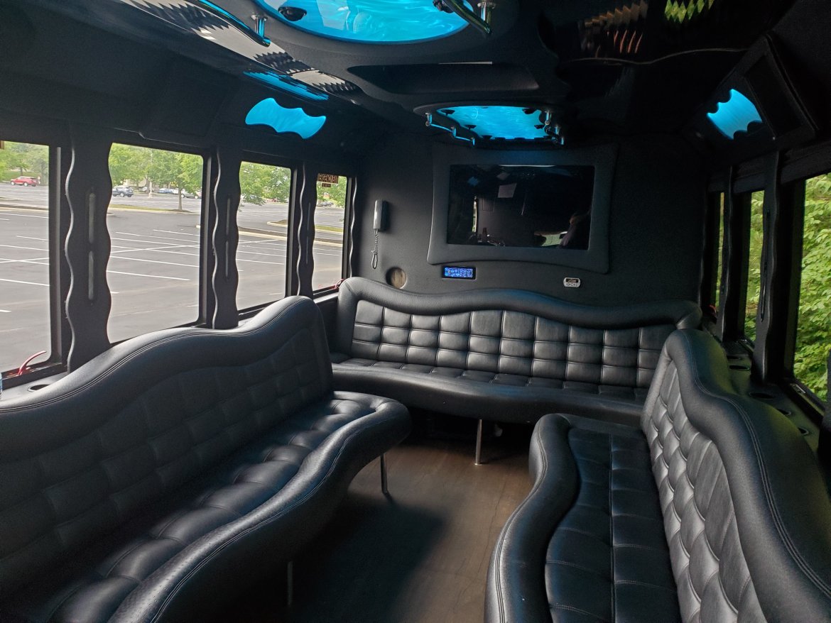 Limo Bus for Sale in Columbus, OH - Photo 13
