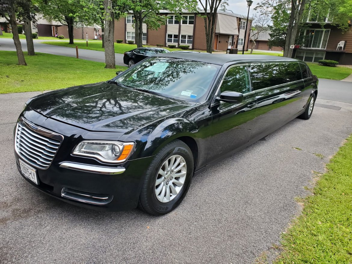Limousine for Sale in Schenectady, NY - Photo 3