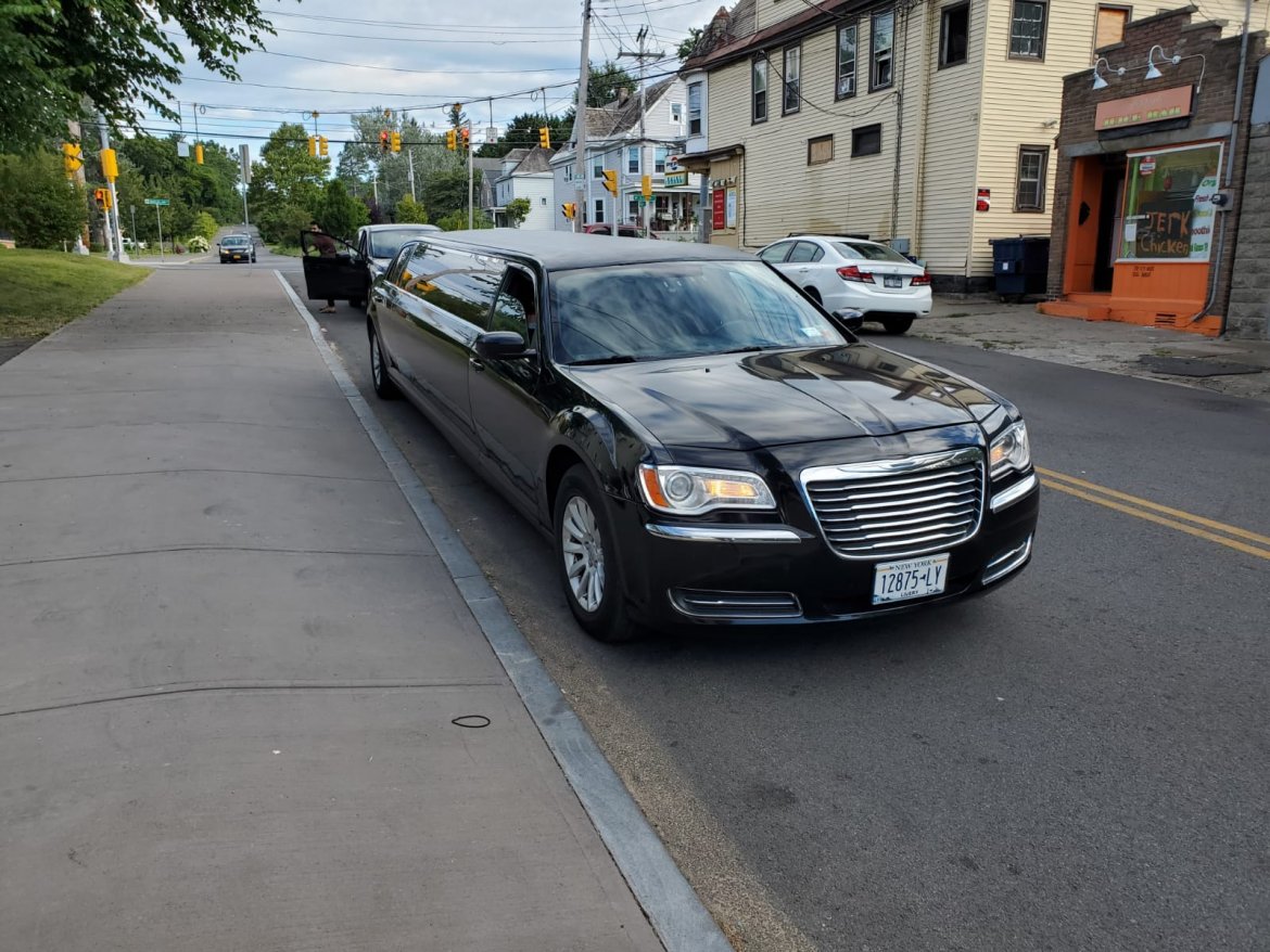 Limousine for Sale in Schenectady, NY - Photo 4