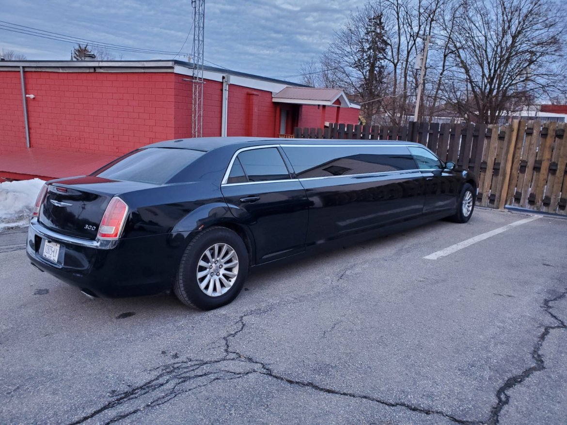 Limousine for Sale in Schenectady, NY - Photo 5