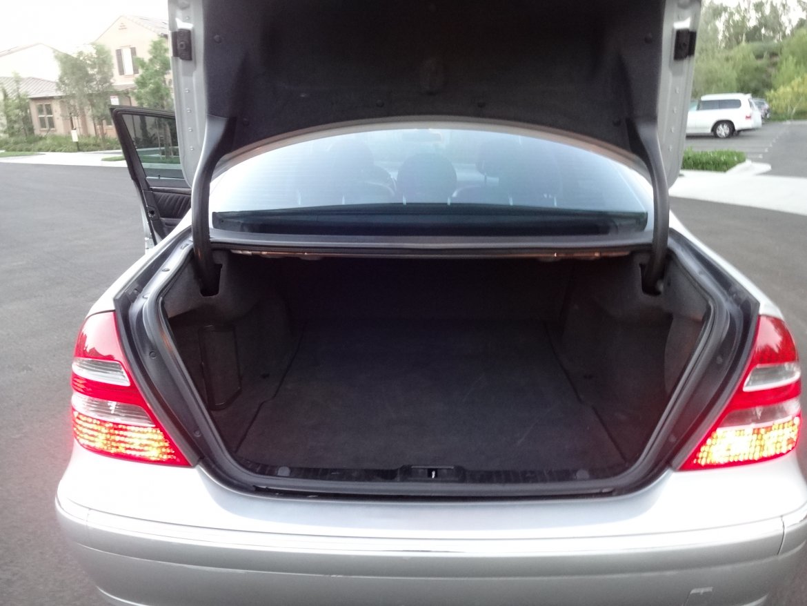 Photo of Sedan for sale: 2003 Mercedes-Benz E-320