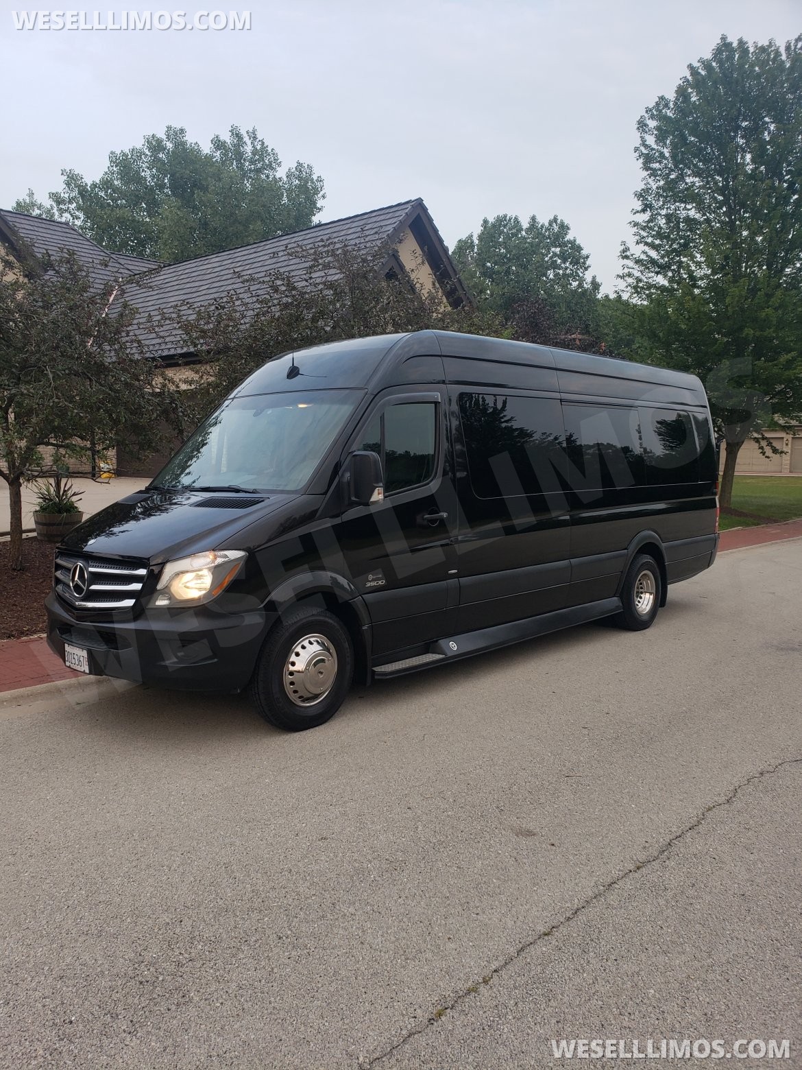 Executive Shuttle for Sale in Joliet, IL - Photo 2