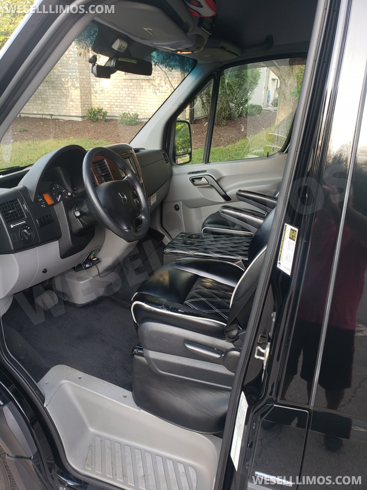 Executive Shuttle for Sale in Joliet, IL - Photo 11