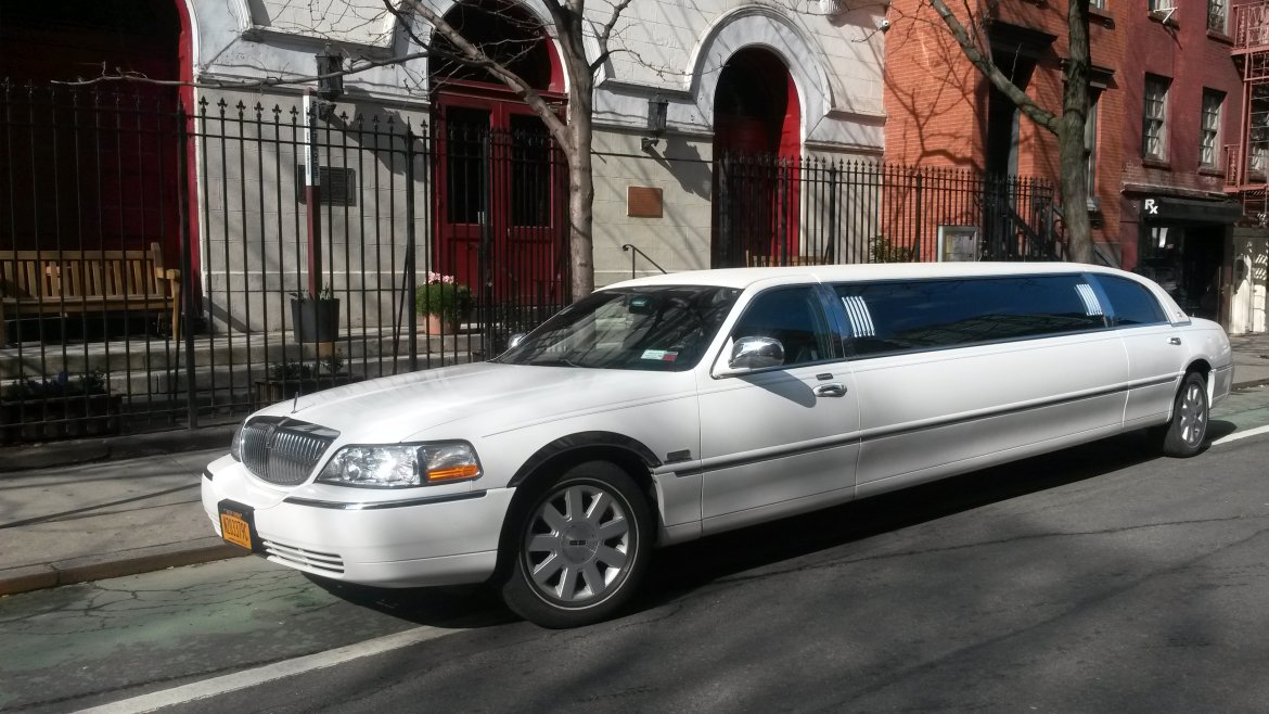 Limousine for sale: 2004 Lincoln Town Car by Krystal