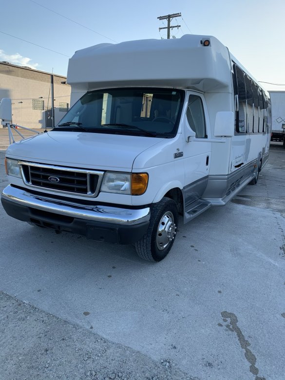 2006 Ford E-450 Limo Bus for Sale in Harrison Twp, MI - Photo 2