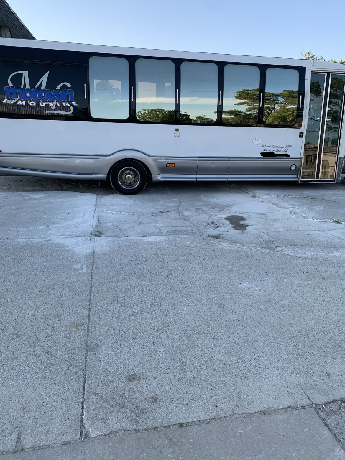 Limo Bus for Sale in Harrison Twp, MI - Photo 7