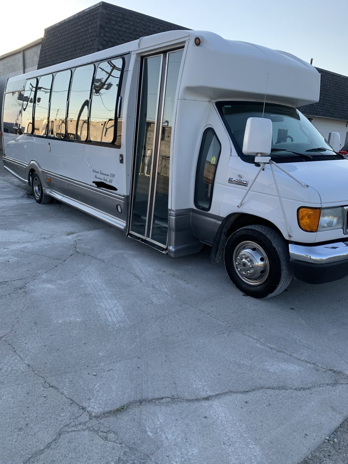 Limo Bus for sale: 2006 Ford E-450 by Turtle Top