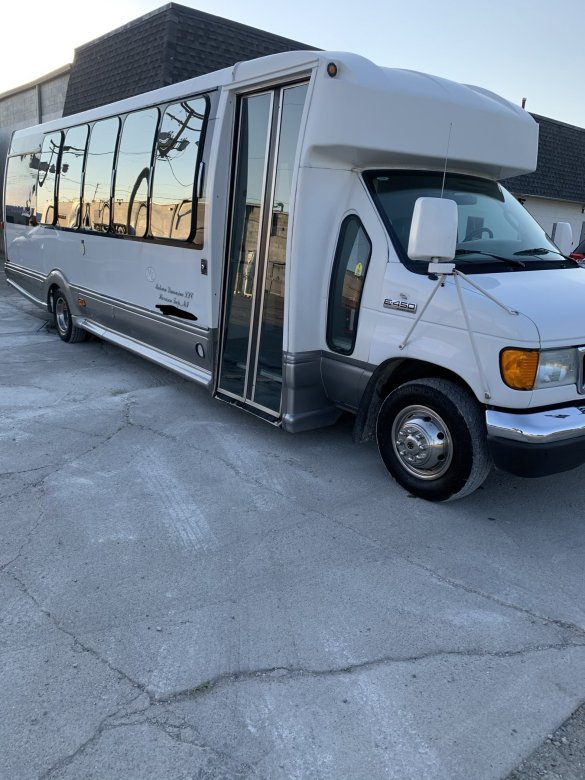 2006 Ford E-450 Limo Bus for Sale in Harrison Twp, MI - Main Photo