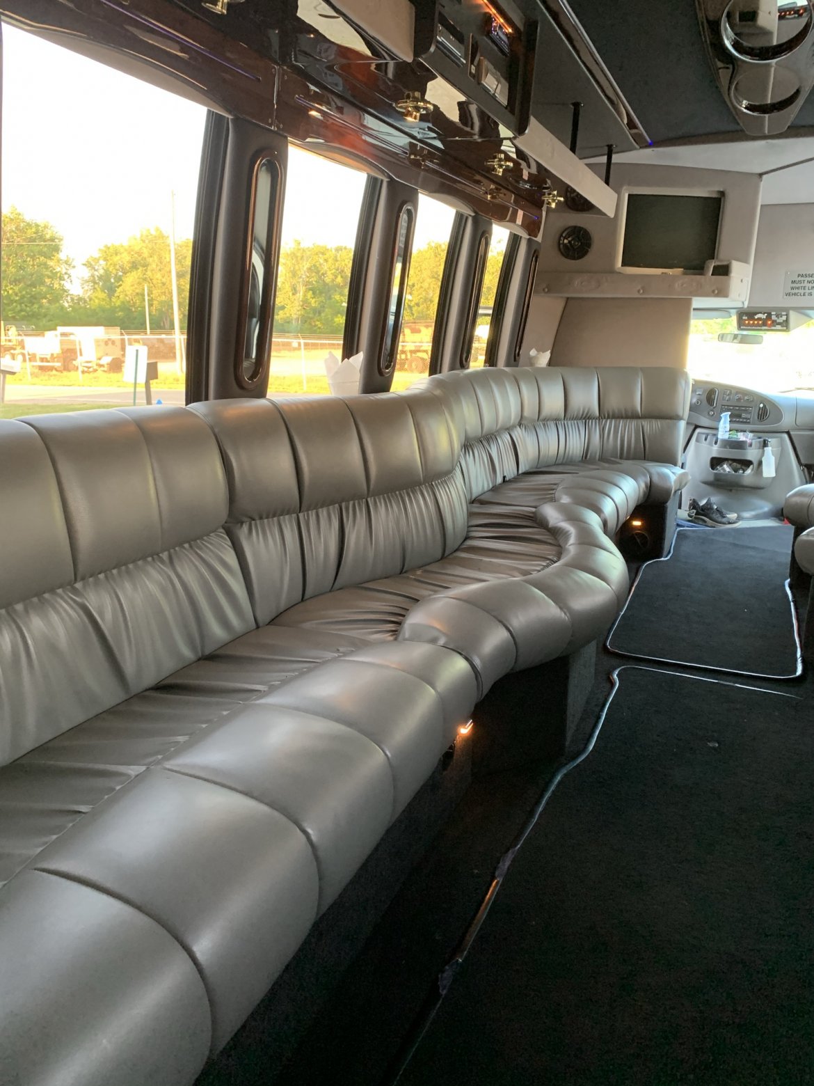 Limo Bus for Sale in Harrison Twp, MI - Photo 11