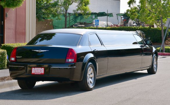 2007 Chrysler 300 Limousine for Sale in Fontana, CA - Photo 2