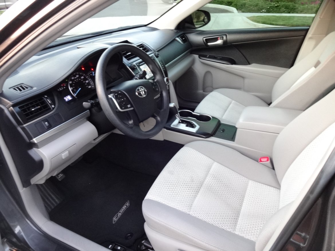 Photo of Sedan for sale: 2013 Toyota Camry LE