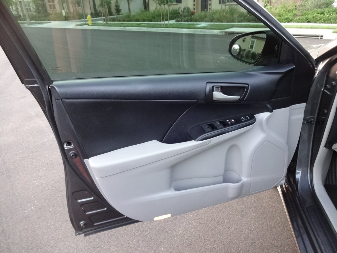 Photo of Sedan for sale: 2013 Toyota Camry LE