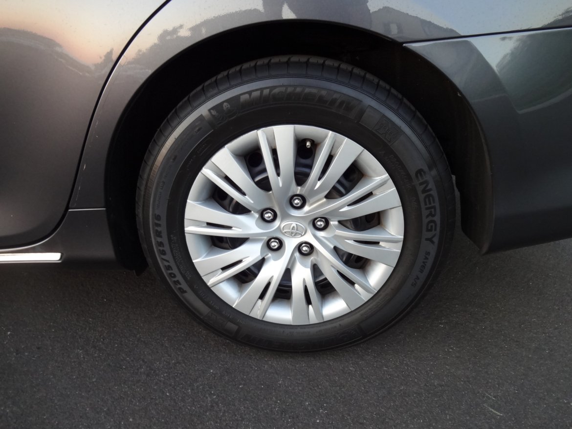 Photo of Sedan for sale: 2013 Toyota Camry LE