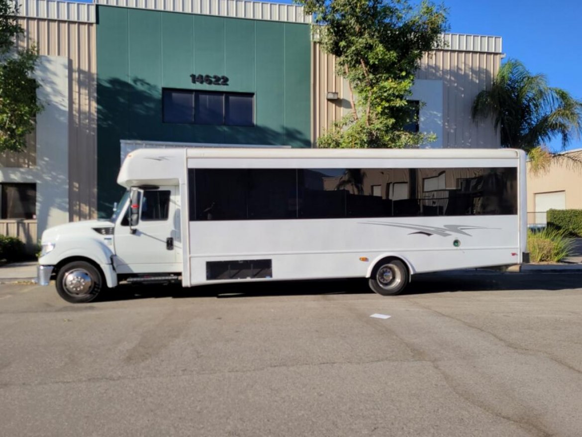 Limo Bus for Sale in fontana, CA - Photo 2