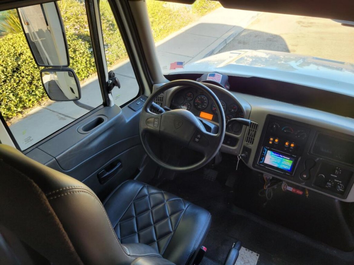 Limo Bus for Sale in fontana, CA - Photo 13