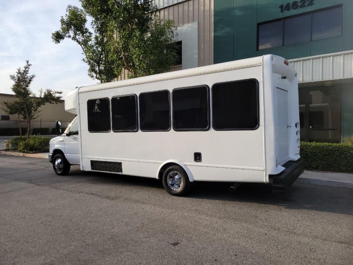 Limo Bus for Sale in fontana, CA - Photo 2