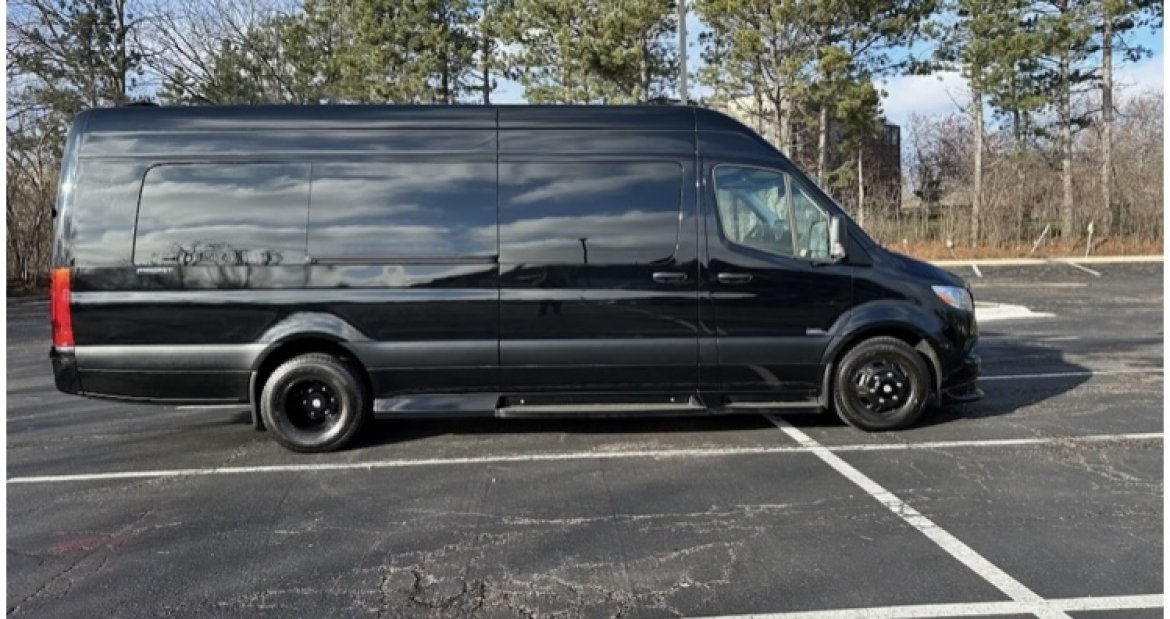 CEO SUV Mobile Office for Sale in North Central, IL - Photo 11