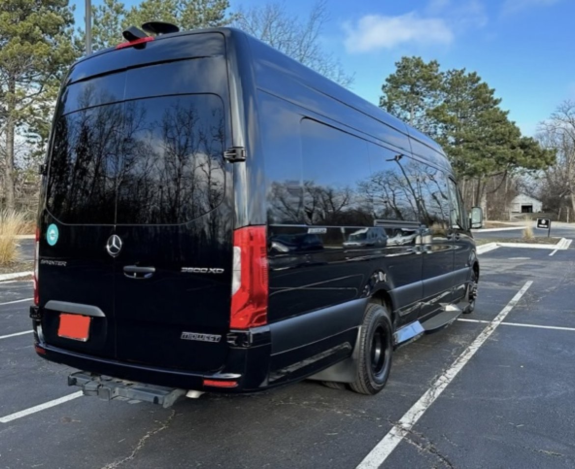 CEO SUV Mobile Office for Sale in North Central, IL - Photo 13