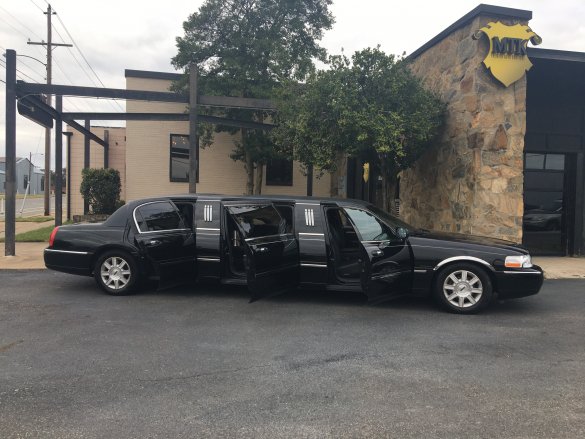 2007 Lincoln Town Car Limousine for Sale in Richmond, VA - Main Photo