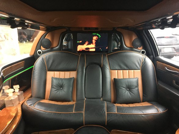 2007 Lincoln Town Car Limousine for Sale in Richmond, VA - Photo 2