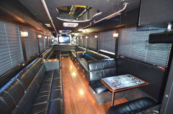 2004 Freightliner BUS Limo Bus for Sale in North East, PA - Photo 3
