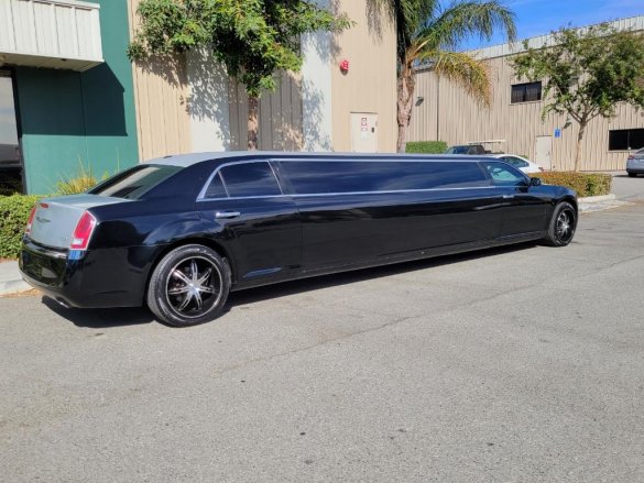 2013 Chrysler 300 Limousine for Sale in fontana, CA - Photo 3