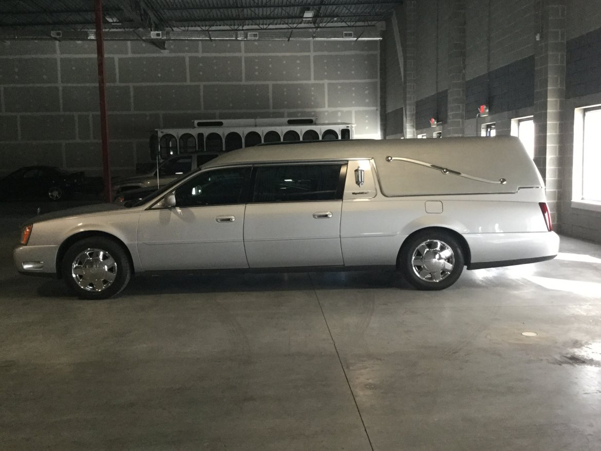 Funeral for sale: 2000 Cadillac Hearse by S &amp; S Coach