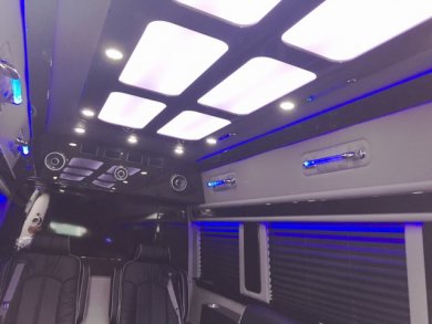 2017 Mercedes-Benz Sprinter 3500 Super Single Sprinter for Sale in Oaklyn, New Jersey, US - Photo 4