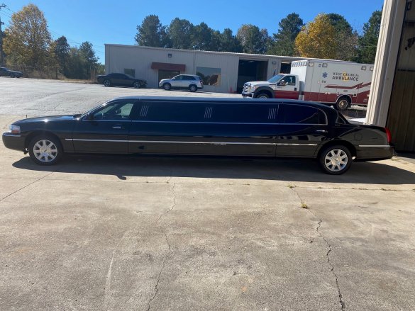 2007 Lincoln Town Car Limousine for Sale in Carrollton, GA - Main Photo