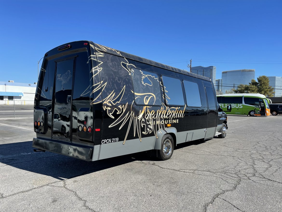 Limo Bus for sale: 2006 Ford E-450 by Presidential Coach Builder