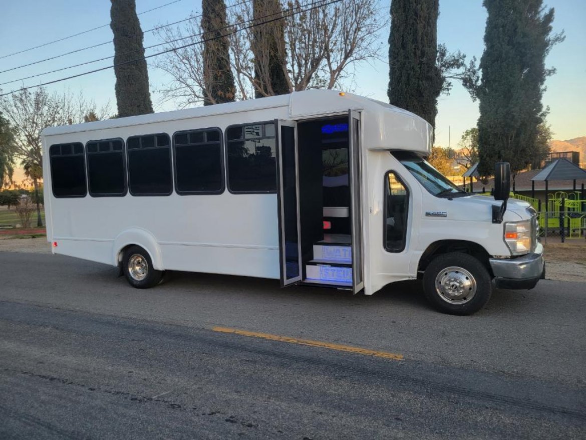 Limo Bus for Sale in fontana, CA - Photo 5