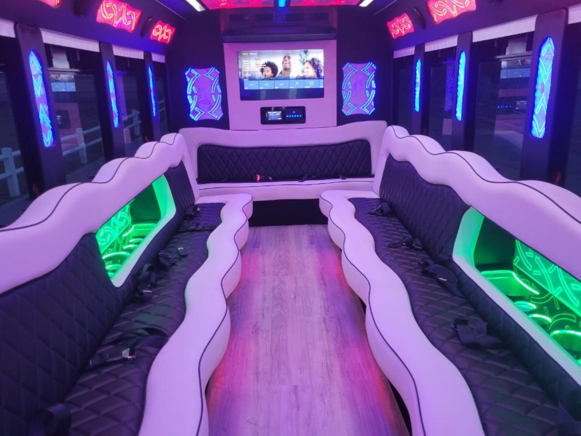 Limo Bus for Sale in fontana, CA - Photo 10