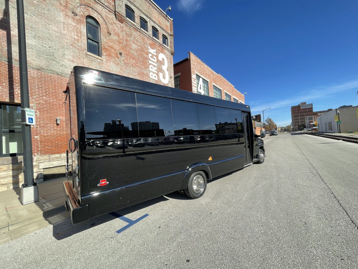 Limo Bus for Sale in Springfield, MO - Photo 4