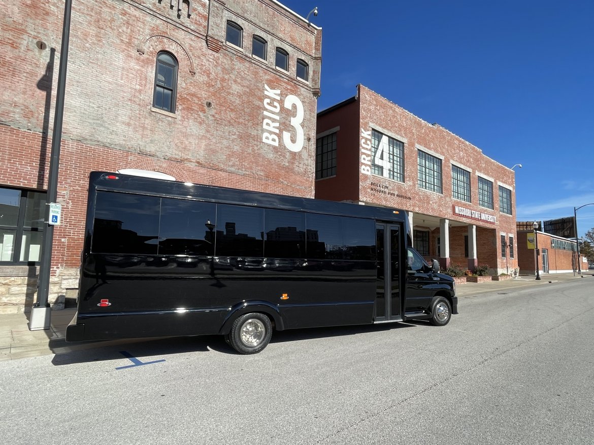 Limo Bus for Sale in Springfield, MO - Photo 8