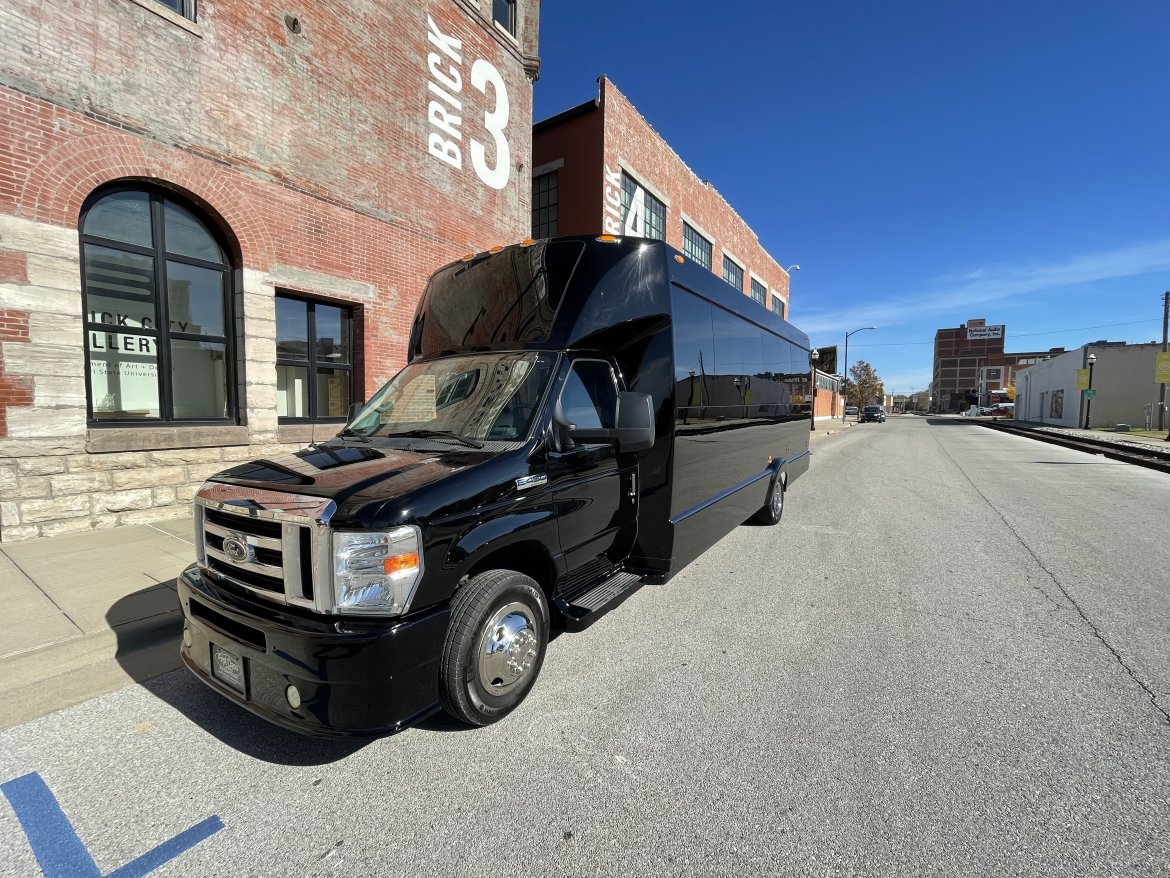 Limo Bus for Sale in Springfield, MO - Photo 7