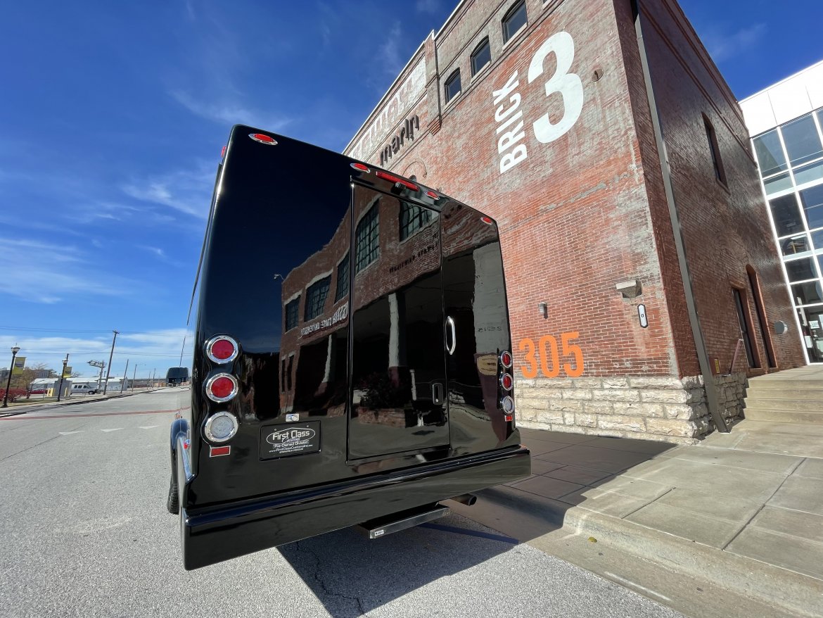 Limo Bus for Sale in Springfield, MO - Photo 9
