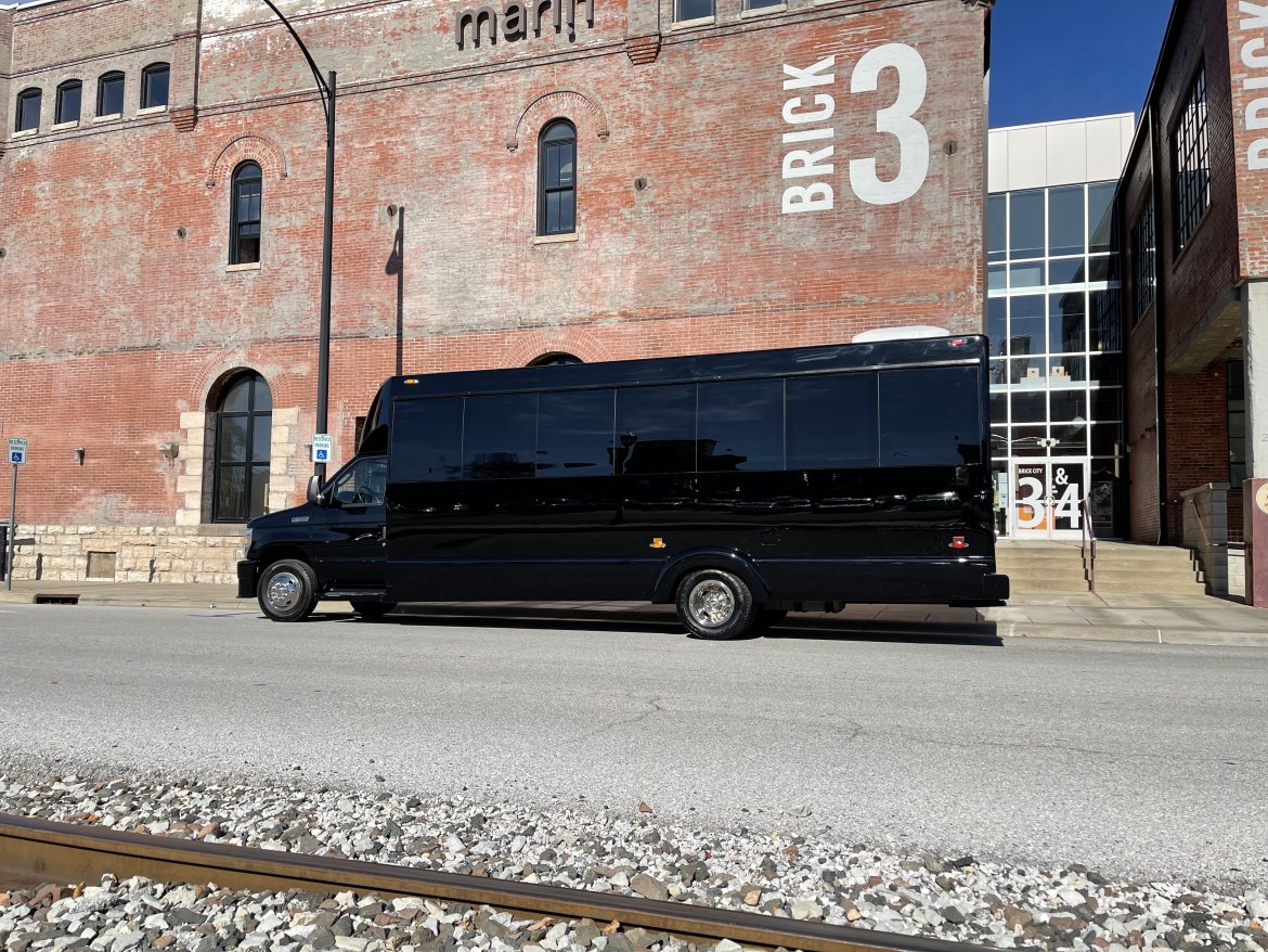 Limo Bus for Sale in Springfield, MO - Photo 5