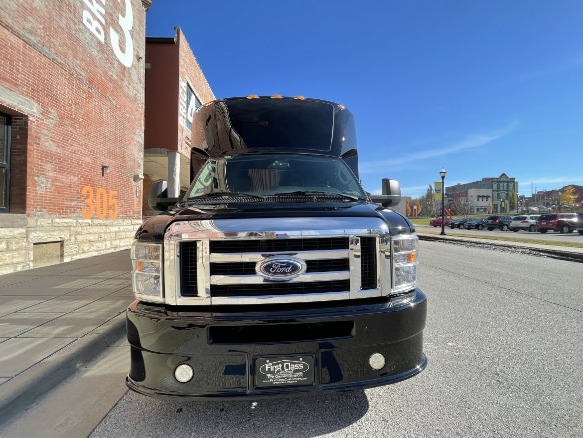 Limo Bus for Sale in Springfield, MO - Photo 10