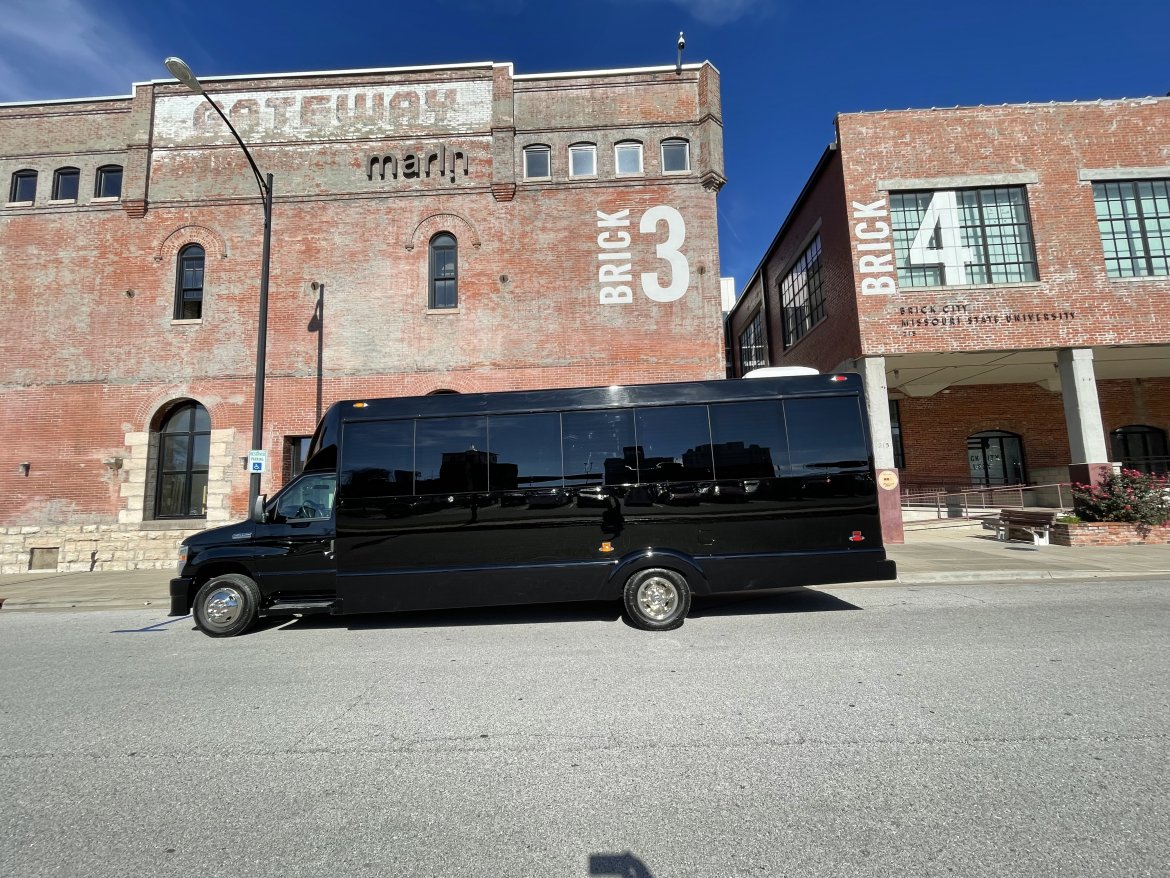 Limo Bus for Sale in Springfield, MO - Photo 13