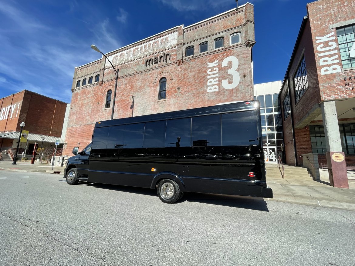 Limo Bus for Sale in Springfield, MO - Photo 14