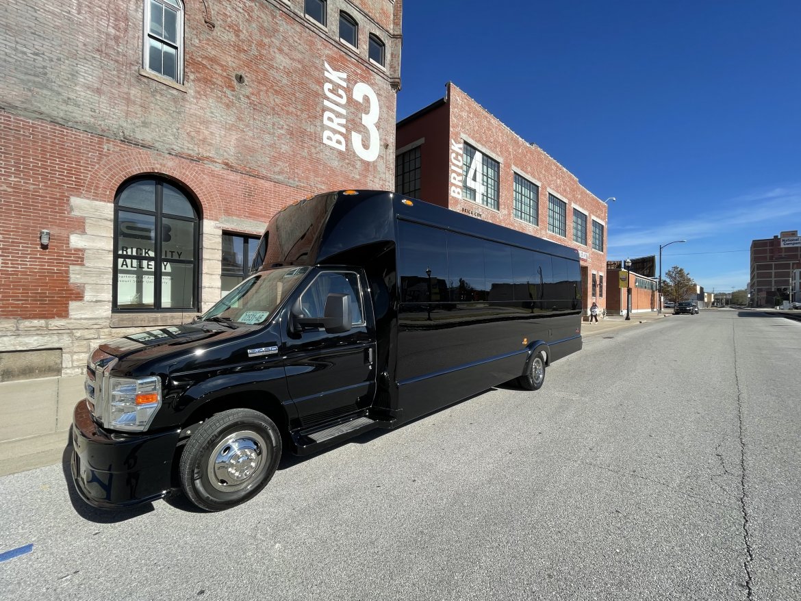 Limo Bus for Sale in Springfield, MO - Photo 15