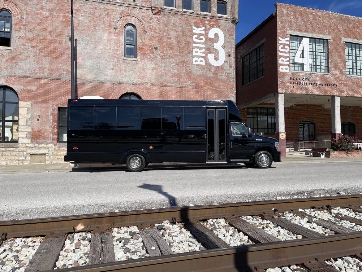 Limo Bus for Sale in Springfield, MO - Photo 16