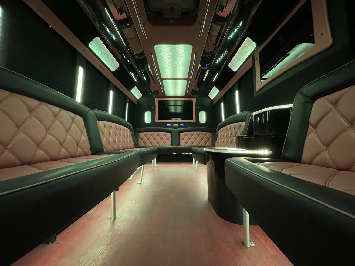 Limo Bus for Sale in Springfield, MO - Photo 35