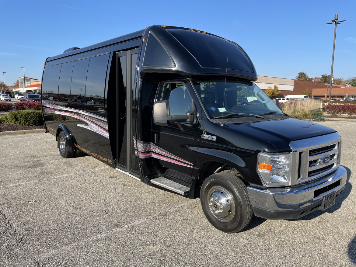 Executive Shuttle for Sale in Pasadena, MD - Photo 2
