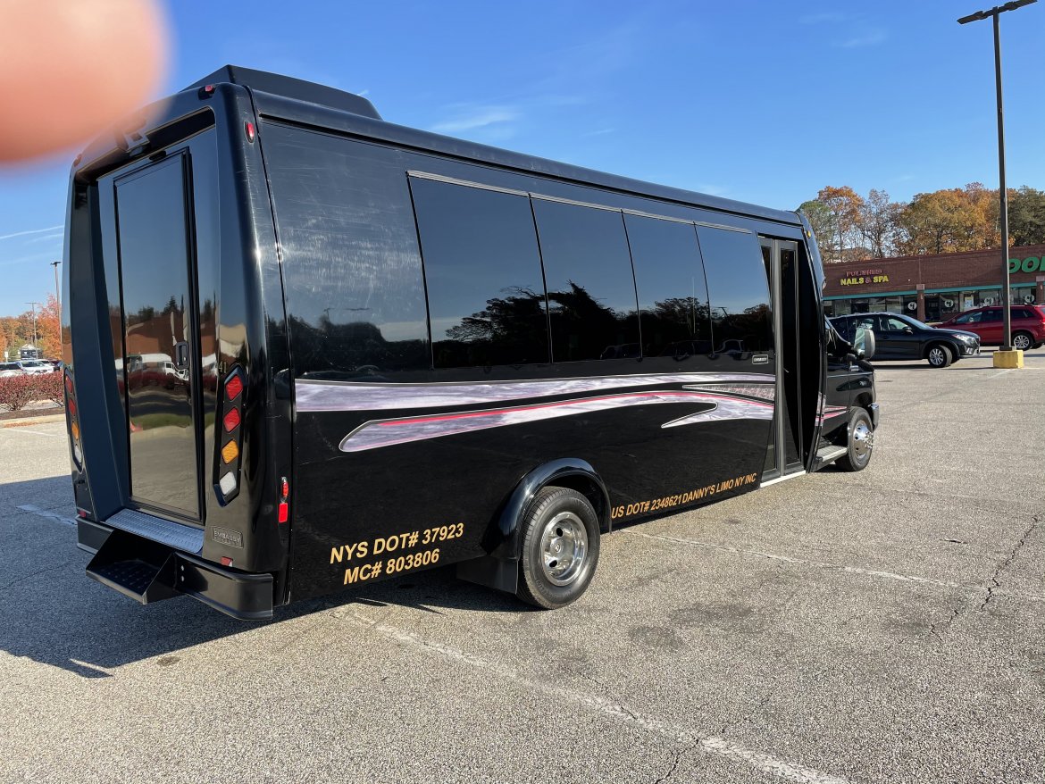 Executive Shuttle for Sale in Pasadena, MD - Photo 4