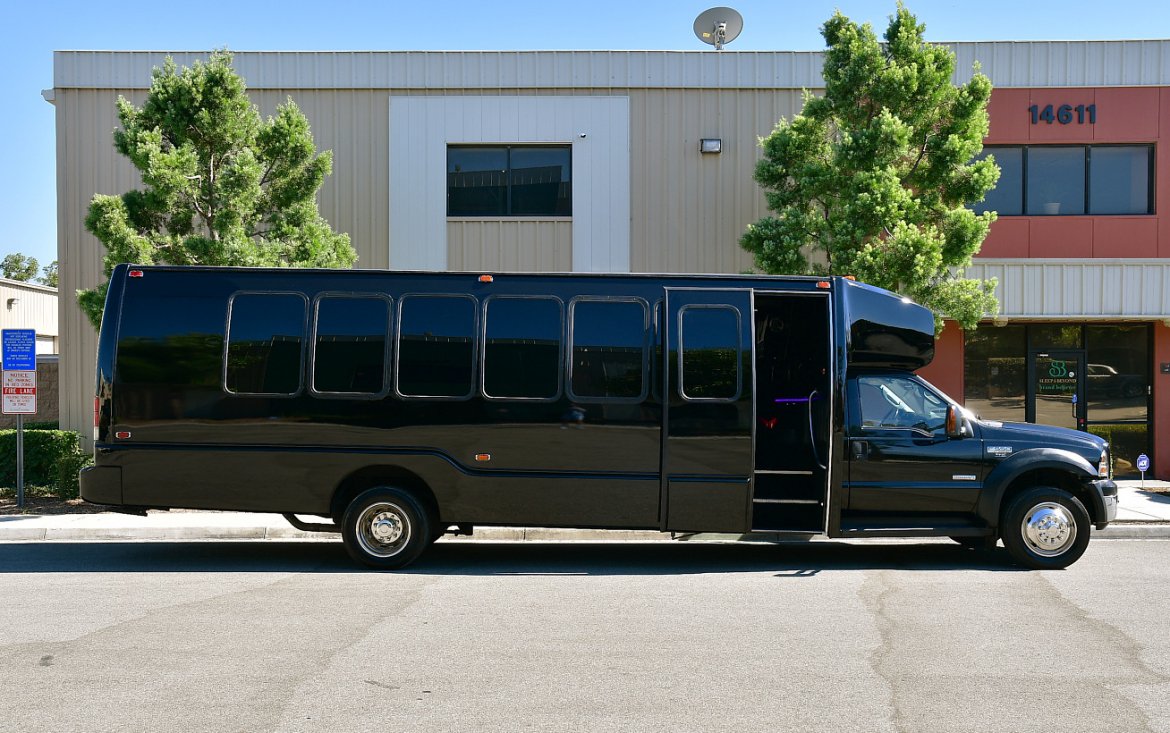 Photo of Limo Bus for sale: 2006 Ford f-550 by Krystal Koach